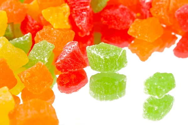 Fruit candy multi-gekleurde op het reflecterende oppervlak — Stockfoto