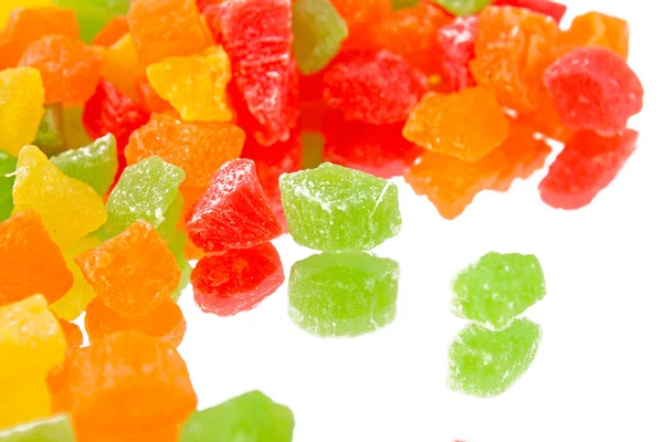 Fruchtbonbons mehrfarbig auf der reflektierenden Oberfläche — Stockfoto