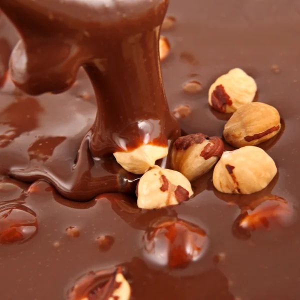 Choklad faller från ovan — Stockfoto