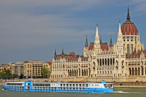 Budapest, byggnaden av parlamentet (Ungern) — Stockfoto