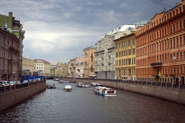 Русла річки з човна в Санкт Петербурзі. — стокове фото