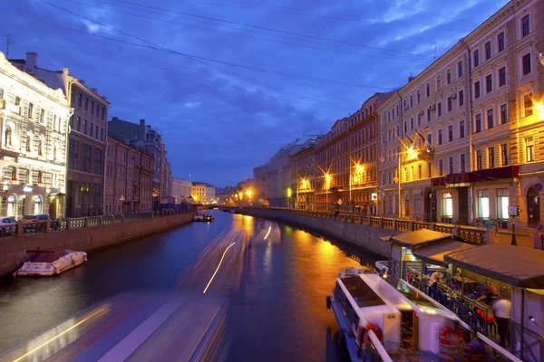 Éjszakai város. A St. Petersburg csatornák — Stock Fotó