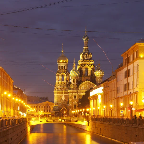 Kilise tarafından kanal. beyaz geceler, saint-petersburg, Rusya Federasyonu