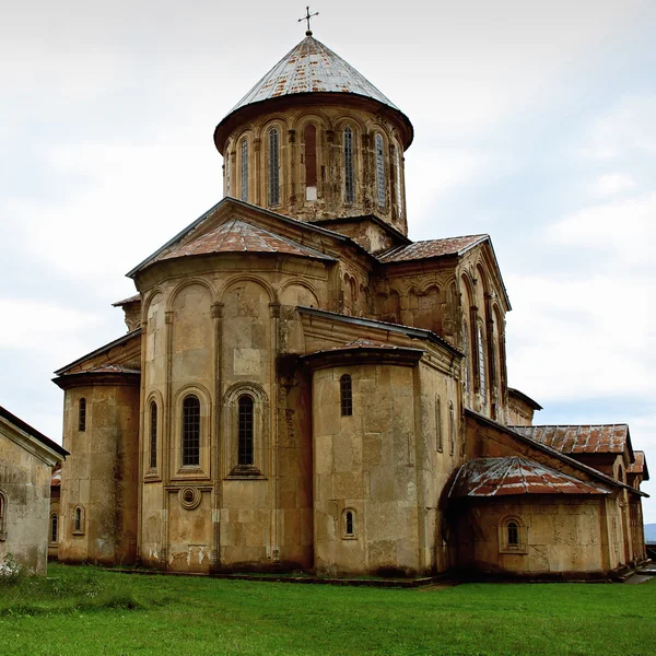 Kutaisi-Gürcistan yakınlarındaki eski ortodoks manastırı Gelati. — Stok fotoğraf