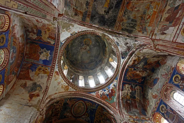 À l'intérieur du monastère orthodoxe géorgien Gelati — Photo