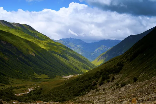 Krajobraz regionu swanetia, Gruzja — Zdjęcie stockowe