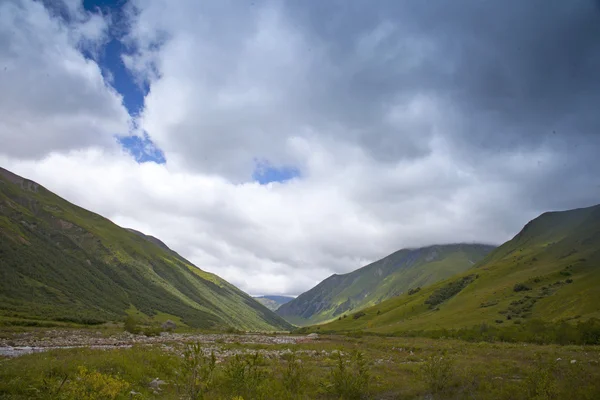 Kaukasus bergen i swanetia, Georgien — Stockfoto