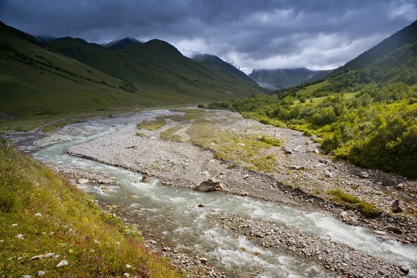 Montañas del Cáucaso tomadas en Swanetia, Georgia — Foto de Stock