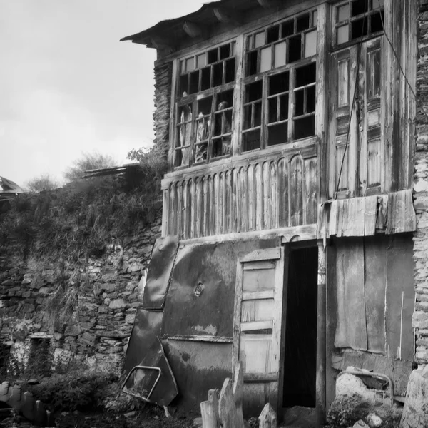 Kleine berg dorp ushguli in de Kaukasus. Georgië — Stockfoto