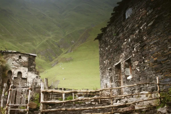 Small mountain village Ushguli in Caucasus mountains. Georgia — Stock Photo, Image