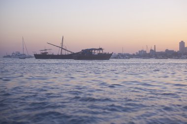 mumbai Harbor'da gemi