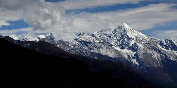 Maneira de manang aldeia de tilicho — Zdjęcie stockowe