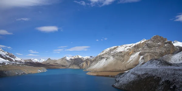 Krajobraz niebieski jezioro — Zdjęcie stockowe