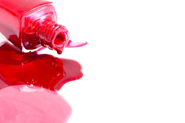 Botella de esmalte de uñas rojo con salpicaduras —  Fotos de Stock