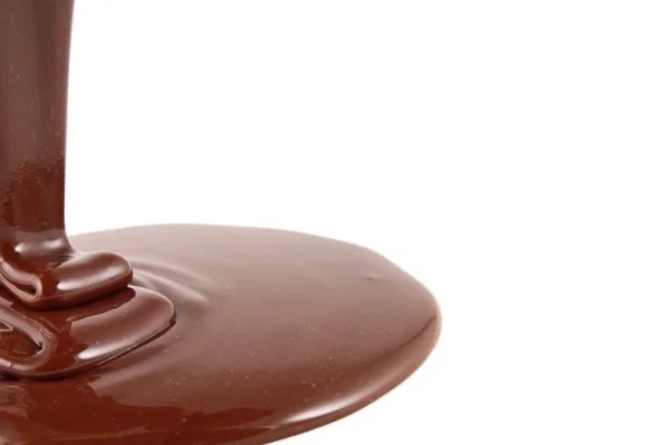 Flusso di cioccolato isolato su bianco — Foto Stock