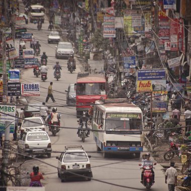 Merkezi Katmandu trafik sıkışıklığı ve hava kirliliği