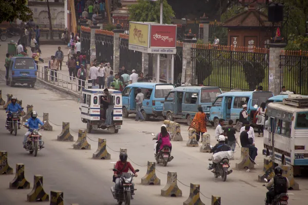 Dopravní zácpě a znečištění ovzduší v centru Káthmándú — Stock fotografie