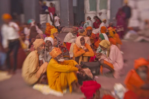 Sikh poutníci v zlatém chrámu během diwali svátek — Stock fotografie