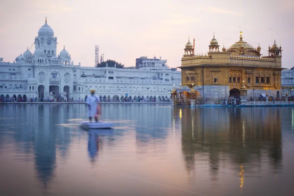 Sikh Pilger im goldenen Tempel — Stockfoto