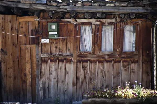 Houten gebouw in manang — Stockfoto