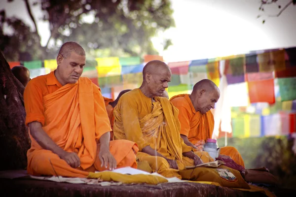 Poutníci navštívit místo narození Buddhy — Stock fotografie