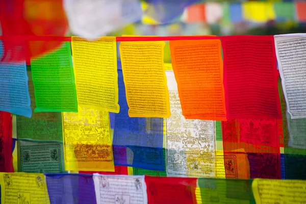 Drapeaux de prière bouddhistes — Photo