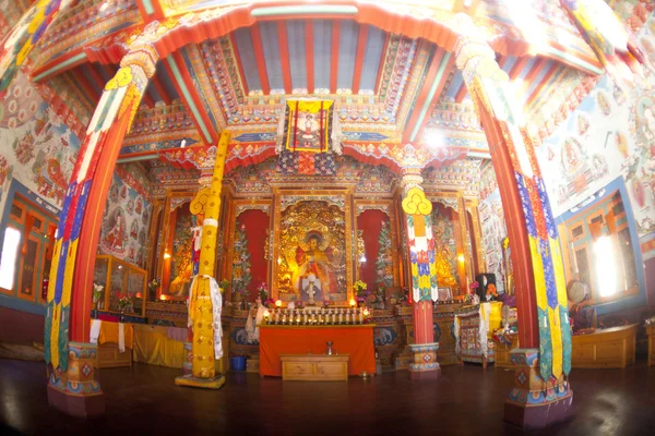 Binnenkant van de boeddhistische tempel — Stockfoto