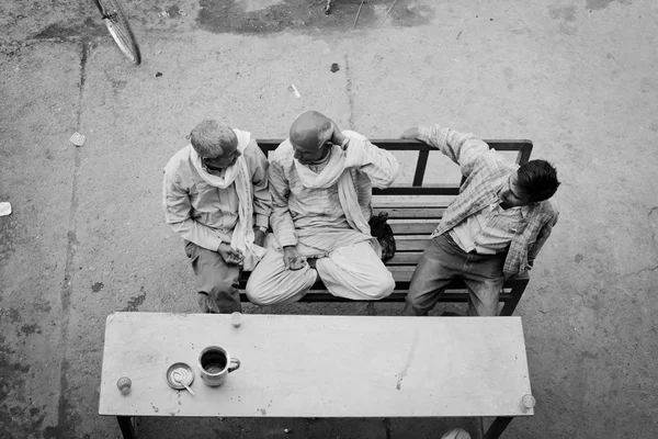 Pessoas de Lumbini tomando café da manhã — Fotografia de Stock