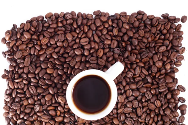 Chicchi di caffè e tazza — Foto Stock