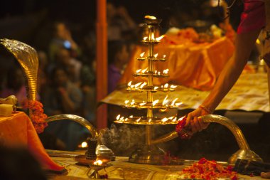 Ganga aarti ayin (yangın puja)