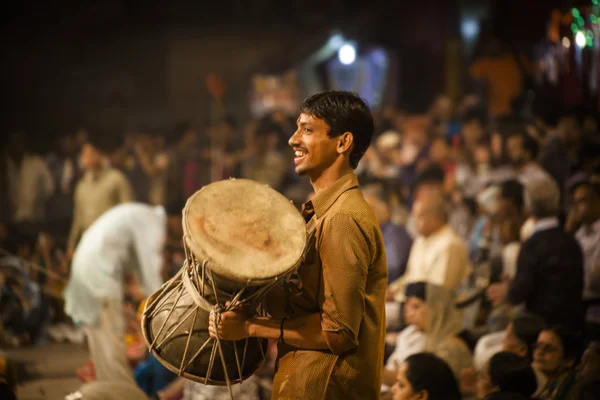 Hindu ember nézi a ganga-INA vallási szertartás — Stock Fotó