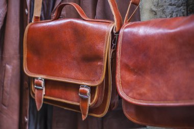 kahverengi deri çanta