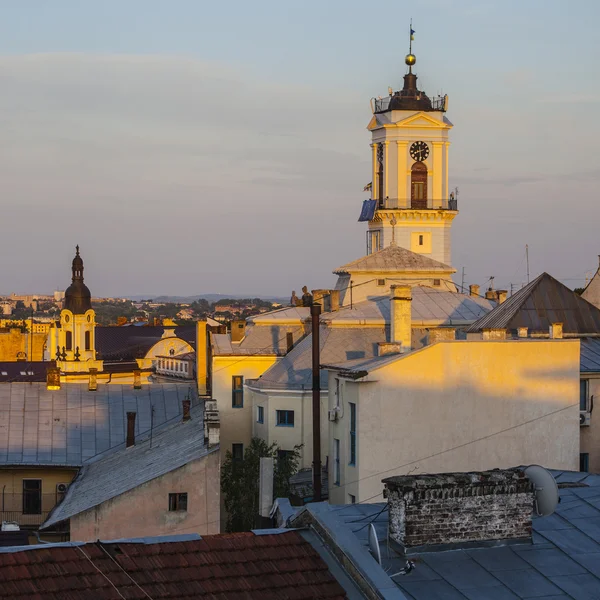 Torre dell'orologio nella città di Chernivtsi — Foto Stock