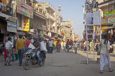 kalabalık caddede ana ın Bazaarı veya paharganj