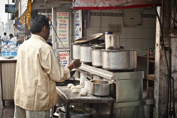 Man cooking and selling India's street food — Stock Image Man cooking and selling India's street food Royalty Free Stock Images