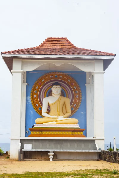 Kleine weiße Stupa — Stockfoto