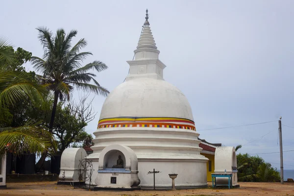 Small white stupa — Stock Photo, Image