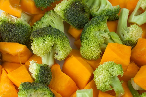 Schotel Met Stukjes Pompoen Broccoli Achtergrond — Stockfoto