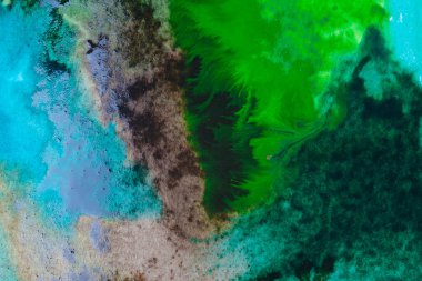 Yeşil, mavi ve sarı renkli soyut suluboya resim