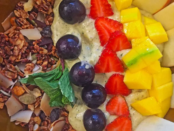 Comida Saudável Fresca Tigela Smoothie Com Bagas Nozes — Fotografia de Stock