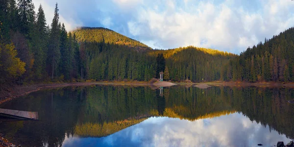 Early Morning Synevir Lake Carpathian Mountains Ukraine — Stock Photo, Image