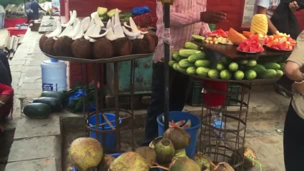 Kathmandu Nepal September 2018 Nepalese People Buying Selling Fruits Street — Stockvideo