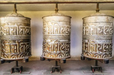 Katmandu, Nepal 'deki tapınakta geleneksel dua çarkı