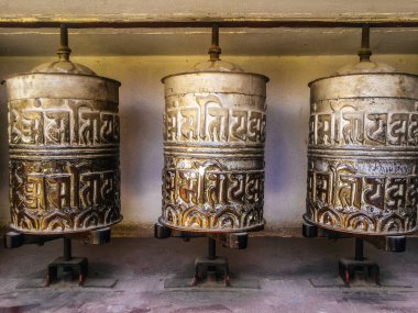 Katmandu, Nepal 'deki tapınakta geleneksel dua çarkı