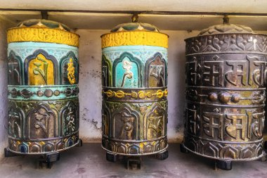 Katmandu, Nepal 'deki tapınakta geleneksel dua çarkı