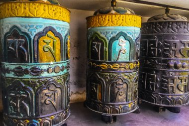 Katmandu, Nepal 'deki tapınakta geleneksel dua çarkı