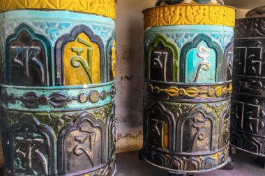 Katmandu, Nepal 'deki tapınakta geleneksel dua çarkı