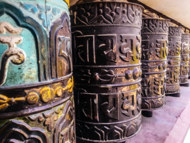 Katmandu, Nepal 'deki tapınakta geleneksel dua çarkı