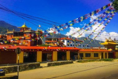 KATHMANDU, NEPAL - 20 Eylül 2018: KaTHMANDU sokak manzarası. Trafik ve sokaklar vatandaşlar ve turistlerle dolu.