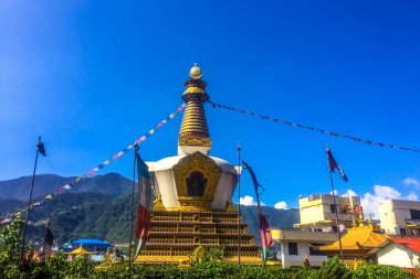 Maymun tapınağının etrafındaki Katmandu 'daki Buda Parkı' nda bir tapınak.